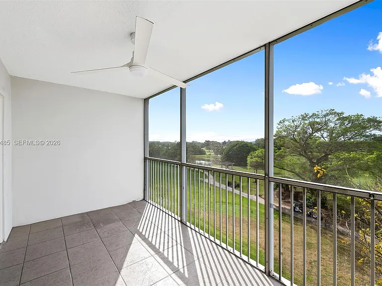 3050 N Palm Aire Dr #501 — Photo 12