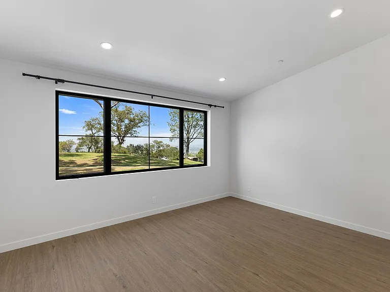 21552 Treetop Ln — Photo 34