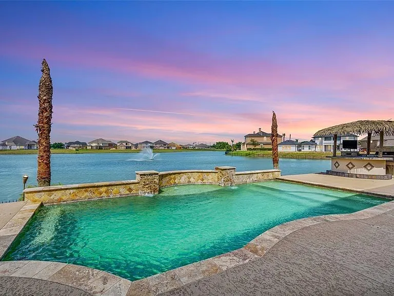 8 Cypress Point Ct — Photo 1