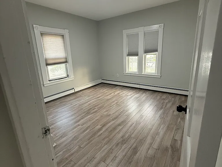 145 Maple St — Photo 17