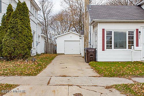 4th image of 225 E Grand Traverse St