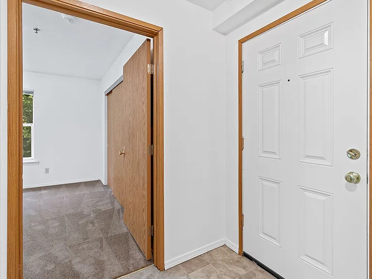 329 S Whitaker St — Photo 6