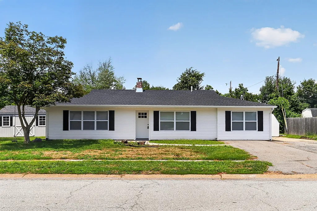 3 bed, 1.0 bath, 1274 sqft, $2,250 — Photo 1