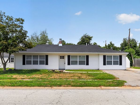 52 Chaucer Dr