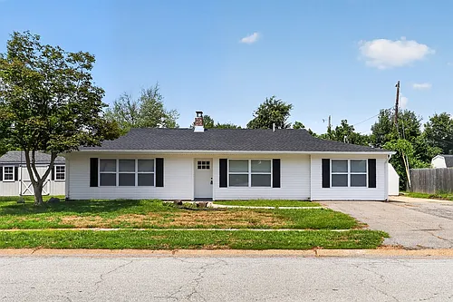 52 Chaucer Dr Photo 1