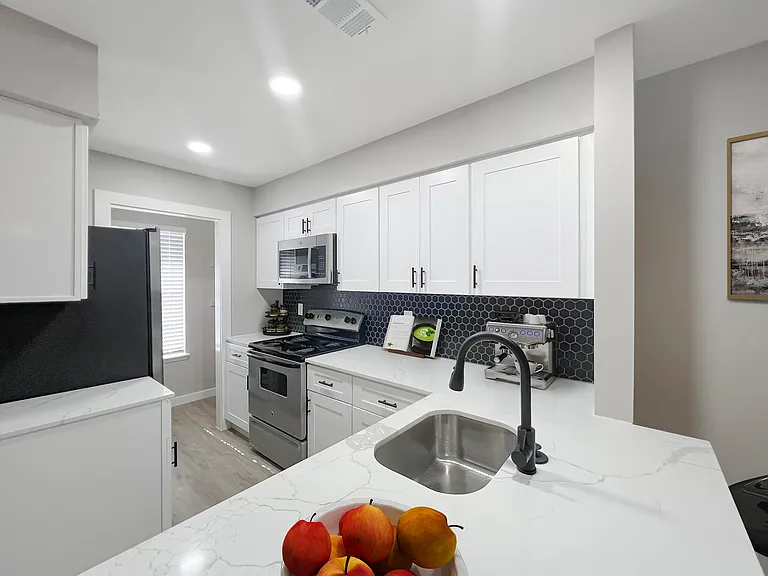 4013 1/2 Menchaca Rd #1 — Photo 10