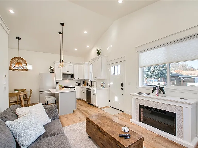 1413 W Rossi St — Photo 8