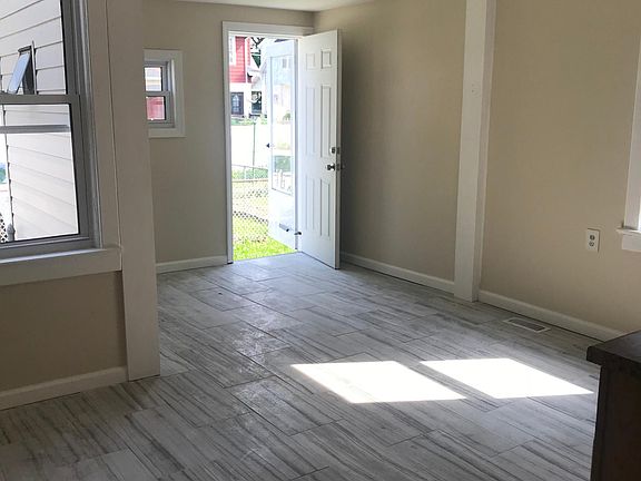 5th image of 577 Emmett Ave