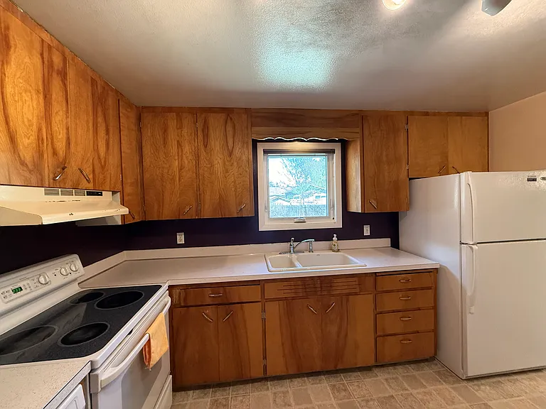 1916 Springfield Dr — Photo 6