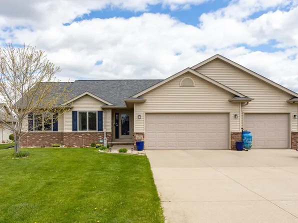 N1734 Hot Springs Ct, Greenville, WI 54942