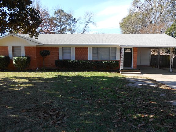 front of house before paint and new roof