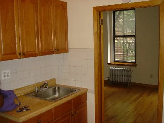 Rented by Kings Court Real Estate | media 23