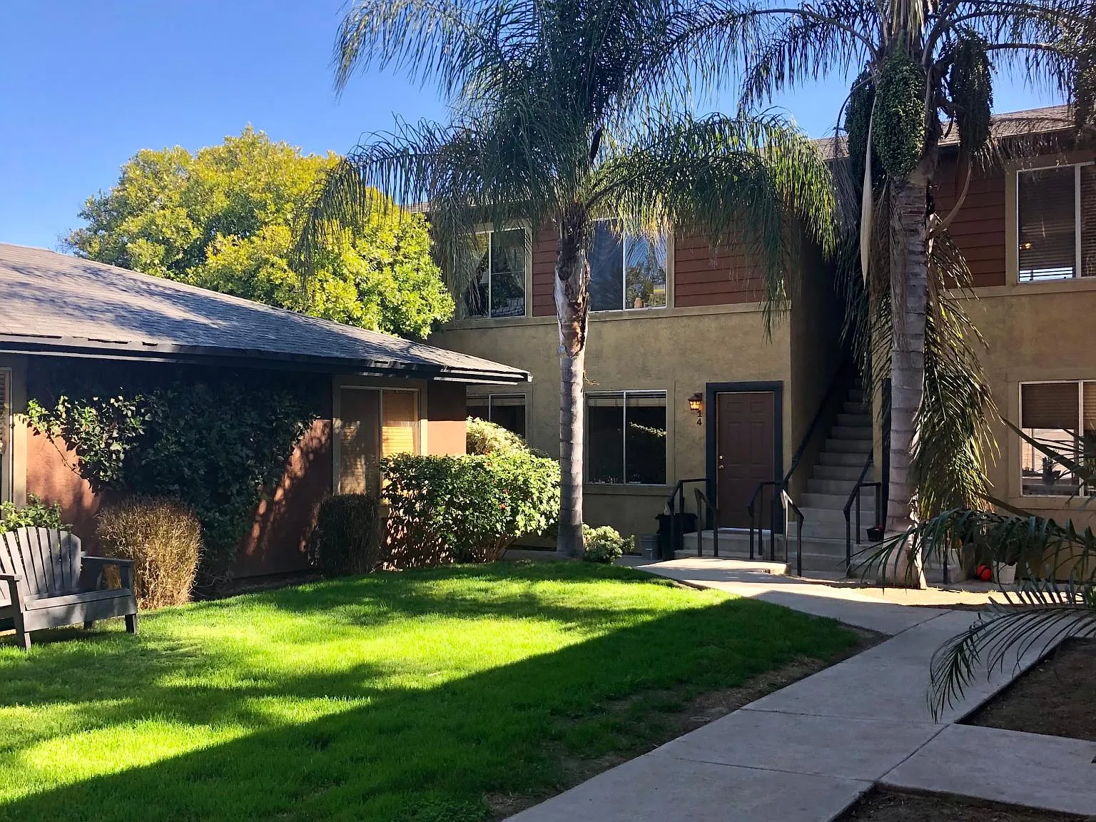 3 bed, 900 sqft, $3,150 — Photo 4