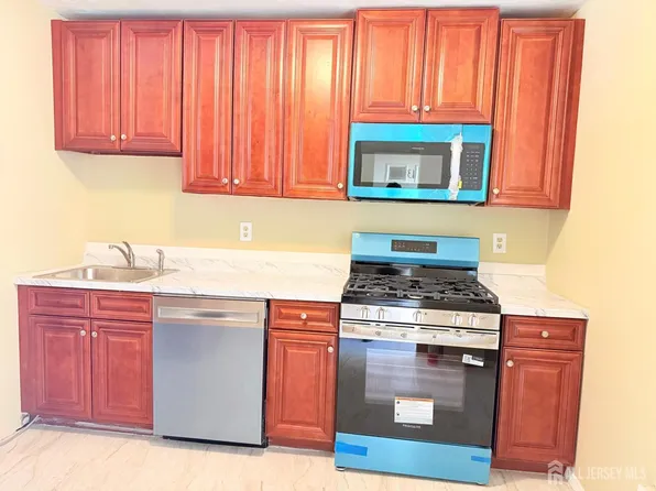 13 Chatham Ct, East Windsor, NJ 08520