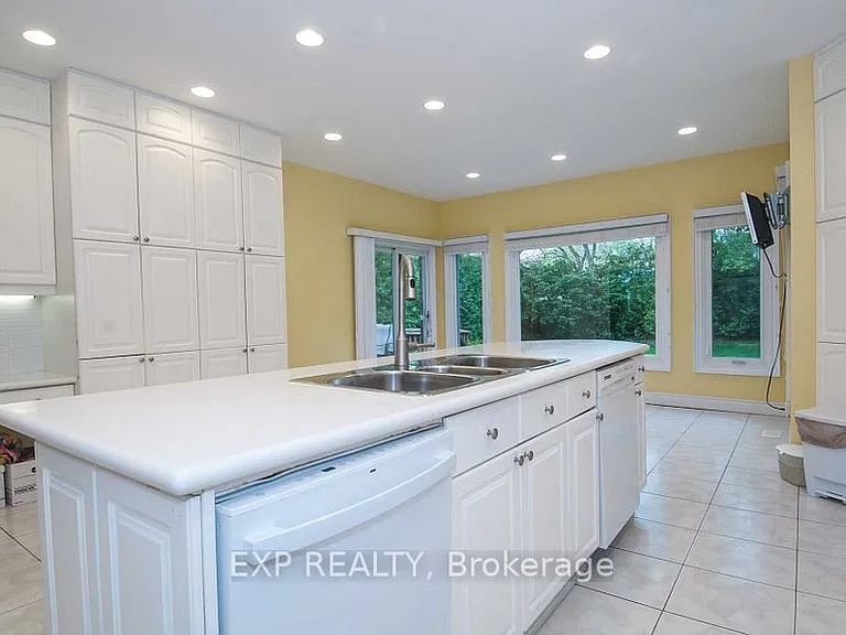 220 Viewmount Ave — Photo 13