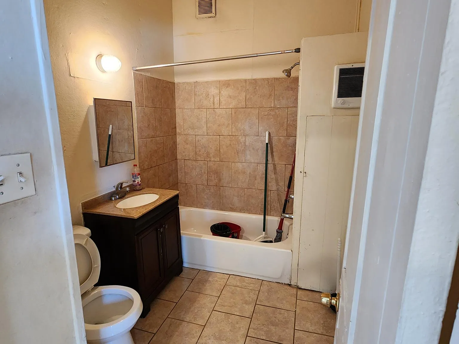 1 bed, 500 sqft, $1,050 — Photo 3