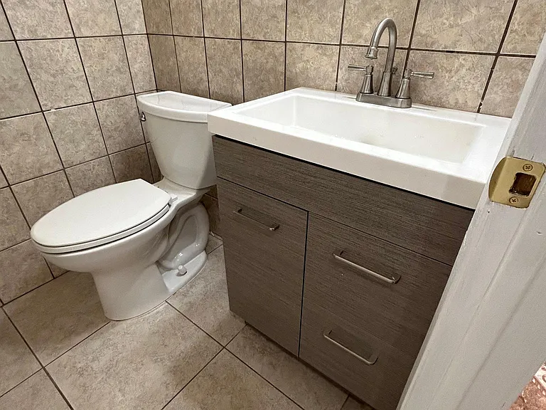 381 Frances Dr — Photo 8