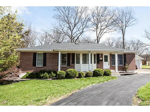 286 Caroline Ave photo 1