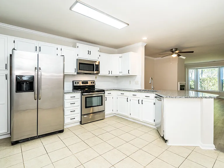 330 Silverberry Ct — Photo 8