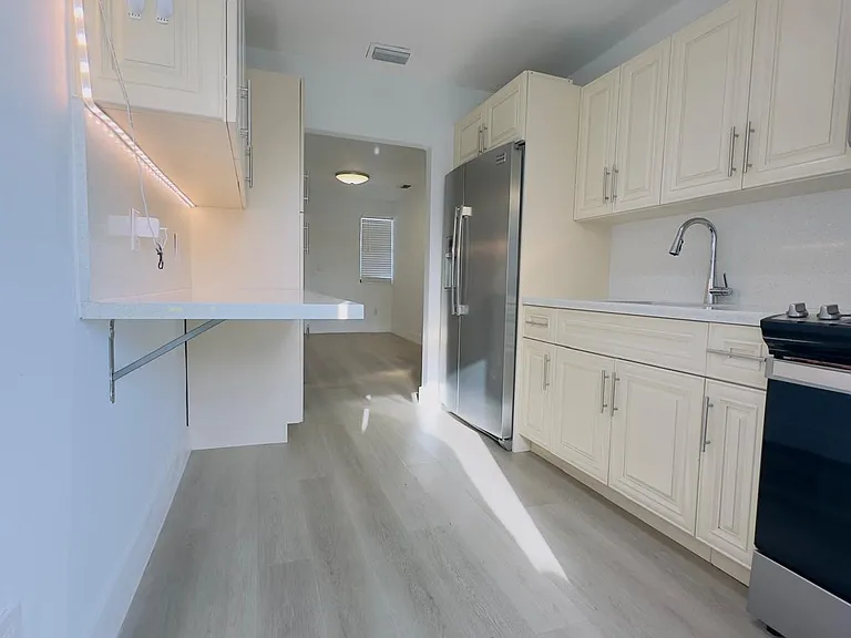740 W 33rd St — Photo 7
