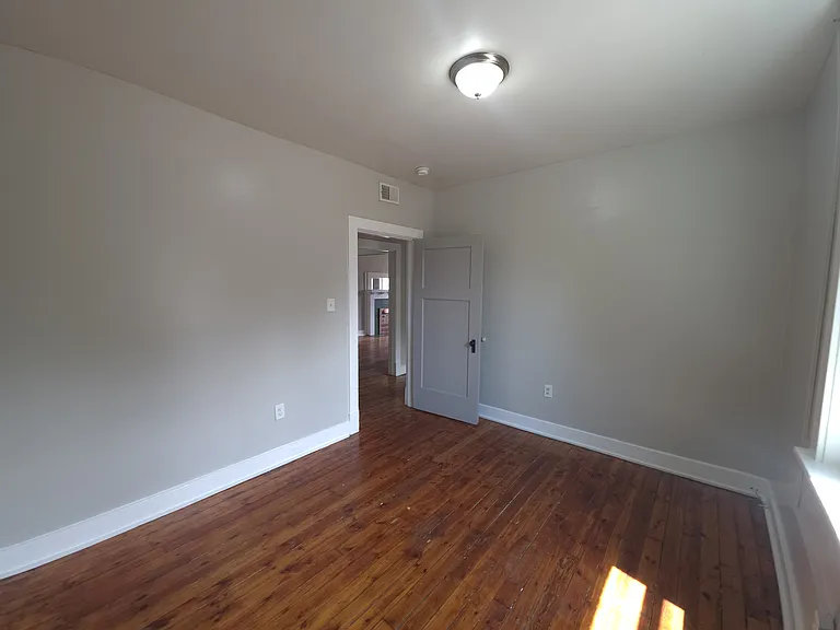 528 Wall Ave #2 — Photo 4