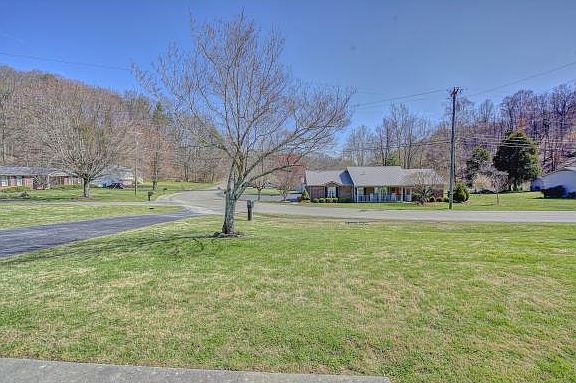 3rd image of 23387 Larwood Ln
