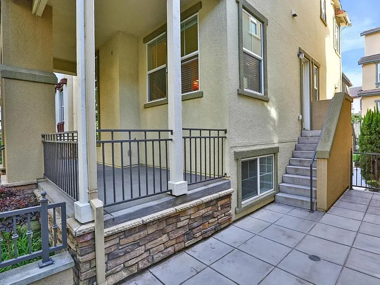 1047 Claridad Loop — Photo 2