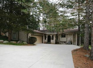 7117 Oak Brook St SE, Grand Rapids, MI 49546