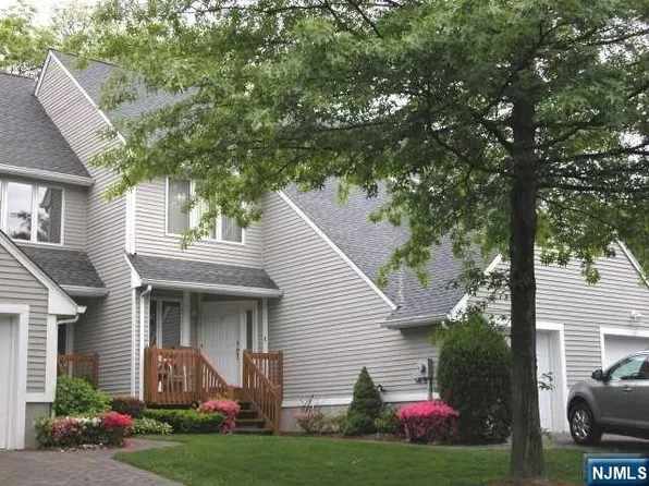 17 Sutton Way, Township Of Washington, NJ 07676
