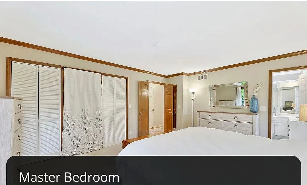 3 bed, 2.0 bath, 2303 sqft, $2,400 — Photo 3