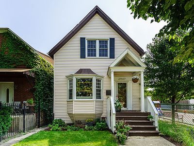 2947 N Washtenaw Ave, Chicago, IL, 60618