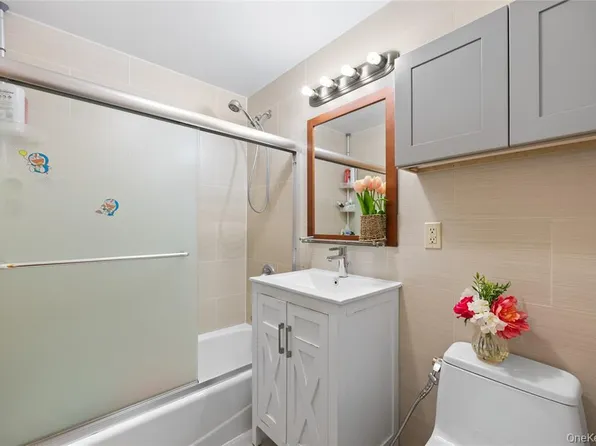 183-26 Booth Memorial Avenue image 16 of 24