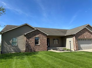 14 Kaskaskia Dr, Sullivan, IL 61951