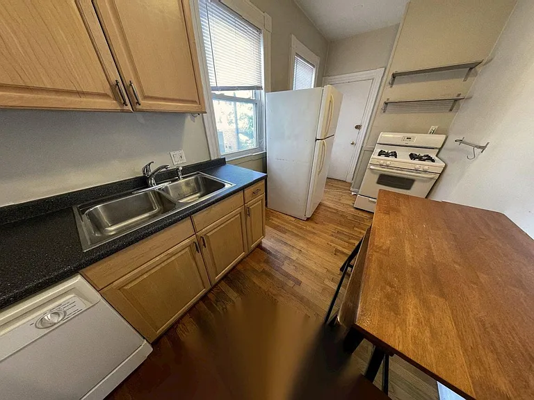8 Douglass St #2R — Photo 4