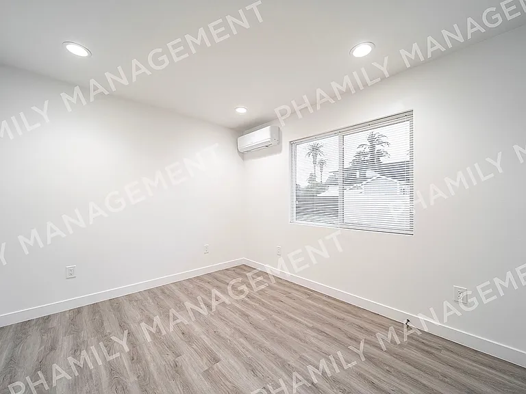 339 W Center St #J — Photo 3