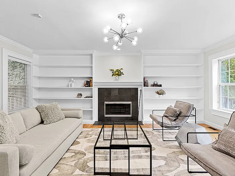 26 Squires Ave — Photo 3