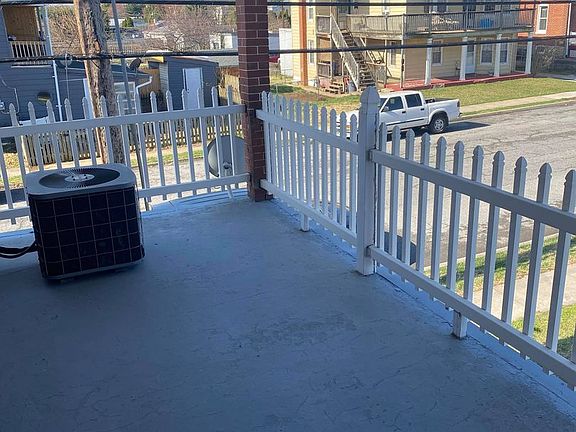 2nd image of 202 W Howard St #2
