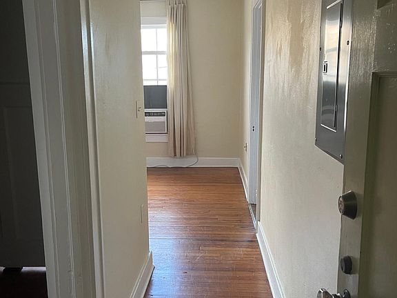 4th image of 1414 20th St Unit 8