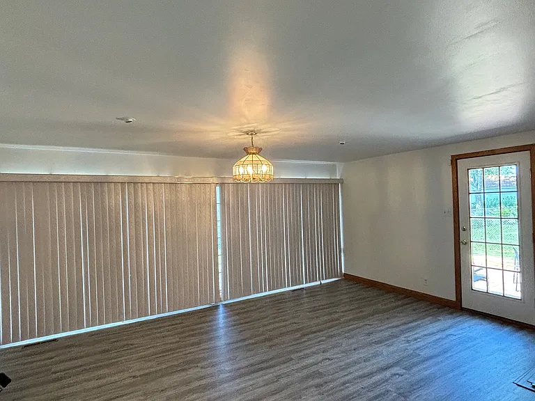 172 N Floyd Ln — Photo 5
