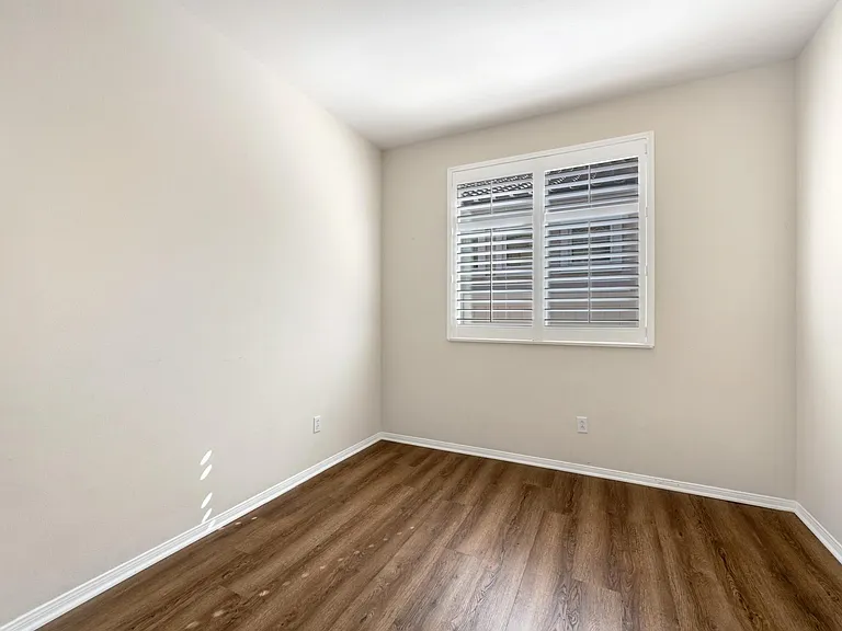 978 Wind Flower Rd — Photo 5