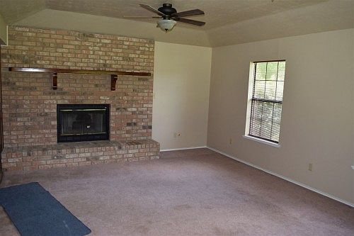 4th image of 255 Oakwood St