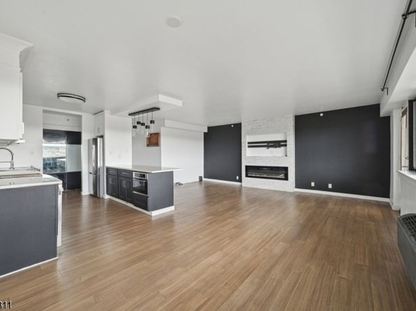60 Parkway Dr #10F, East Orange City, NJ 07017