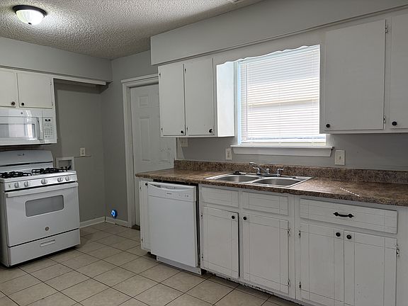 3rd image of 1309 S Washington Ave #3