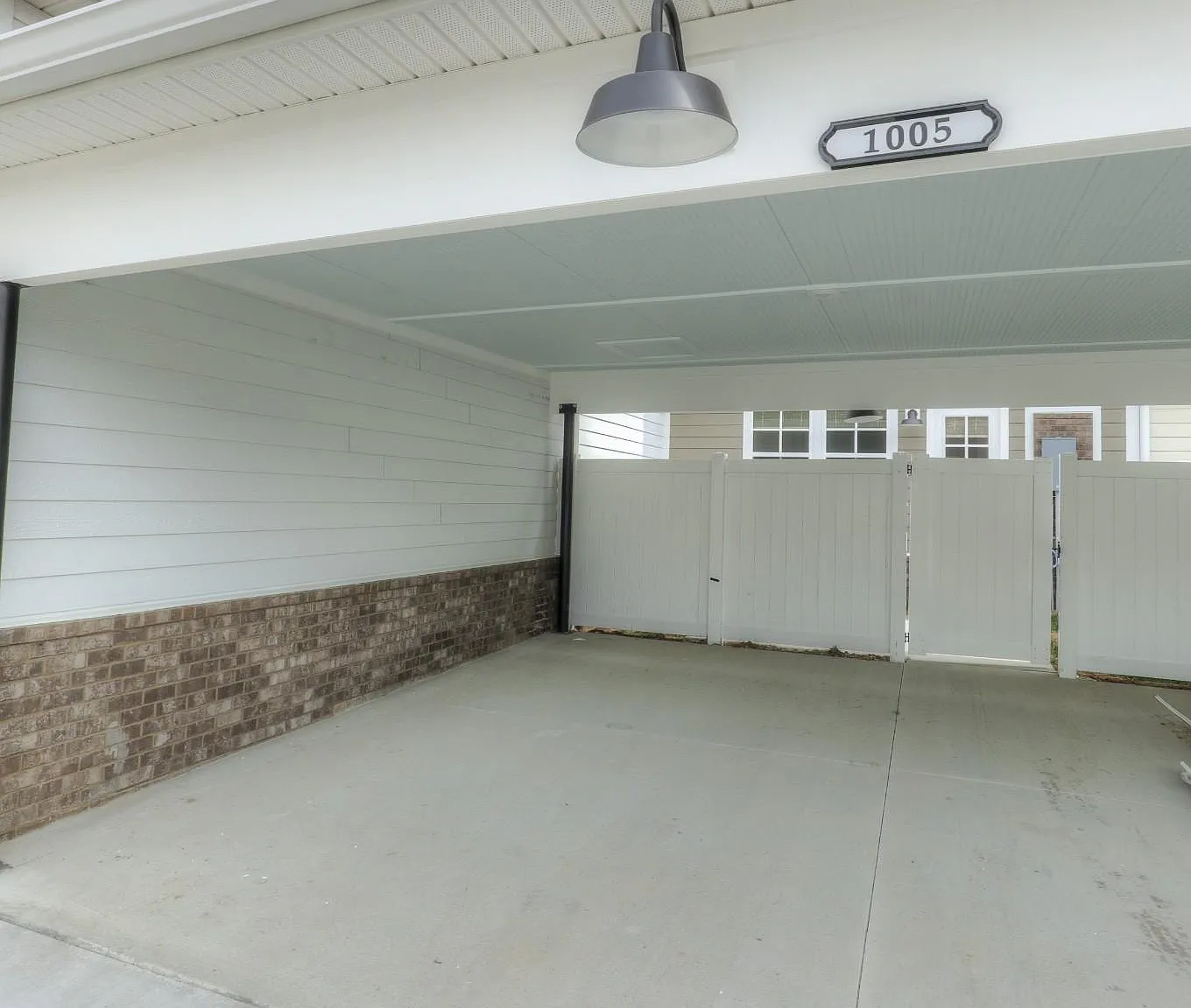 1005 Milson Ln — Photo 3