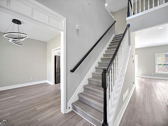 4th image of 2275 Worthington Dr
