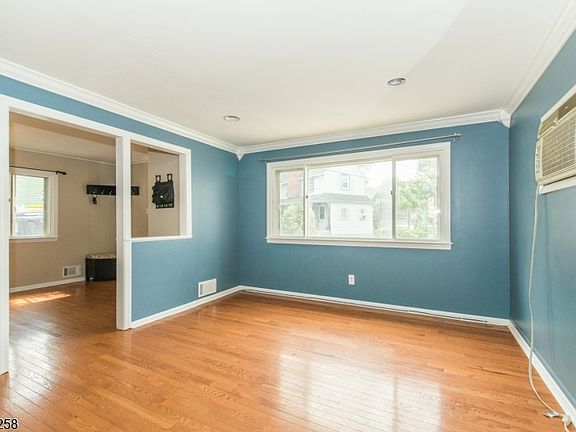 4th image of 37 Embury Pl