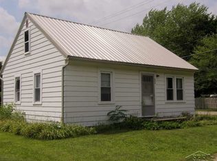 504 S Clark St, Chesaning, MI 48616