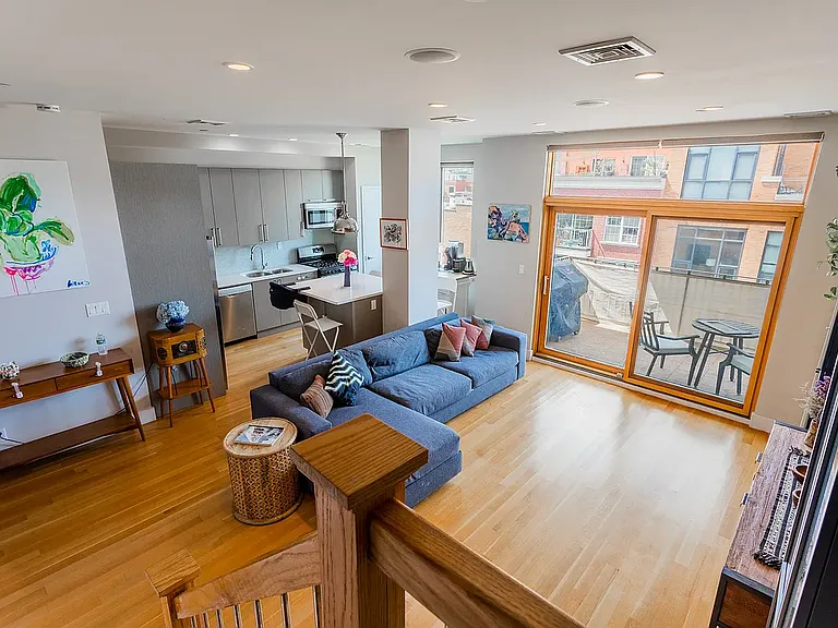 186 India St #7 — Photo 4