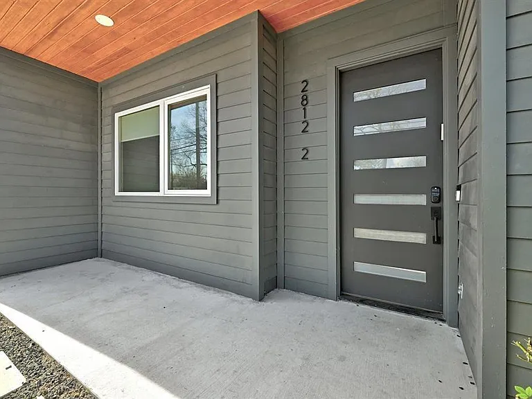 2812 E 4th St #2 — Photo 3