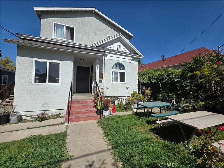 2223 E 2nd St #1 — Photo 16